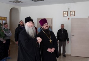 В Хвалынске открылась выставка, посвященная 70-летию возобновления приходской жизни
