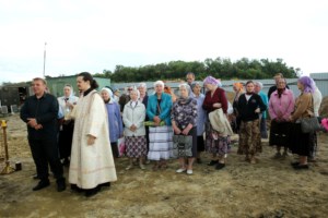 Митрополит Лонгин совершил чин освящения крестов и куполов строящегося храма во имя новомучеников и исповедников Саратовских г. Саратова