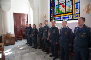 Сотрудники Главного управления МЧС России по Саратовской области помолились перед иконой Божией Матери «Неопалимая Купина»