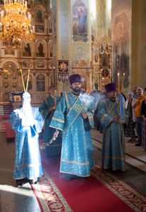 Всенощное бдение в храме в честь Покрова Пресвятой Богородицы г.Саратова