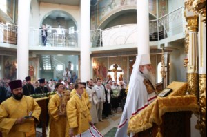 Божественная литургия в храме во имя Всех Святых, в земле Российской просиявших, г.Саратова