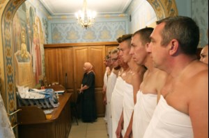 Крещальная литургия в Свято-Троицком соборе Саратова