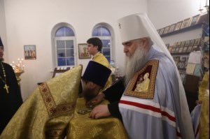Божественная литургия в храме святителя Иоанна Златоуста в п. Зональный г.Саратова