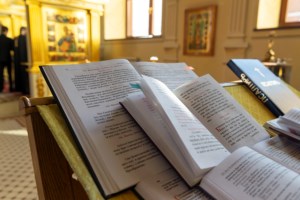 Литургия Преждеосвященных Даров на Архиерейском подворье — в храме во имя святого апостола и евангелиста Иоанна Богослова при СПДС