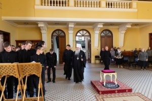 Царские часы на Архиерейском подворье — в храме во имя святого апостола и евангелиста Иоанна Богослова