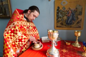 Божественная литургия в храме в честь Покрова Пресвятой Богородицы г. Петровска