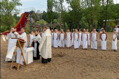 Состоялось массовое крещение оглашенных в Волге