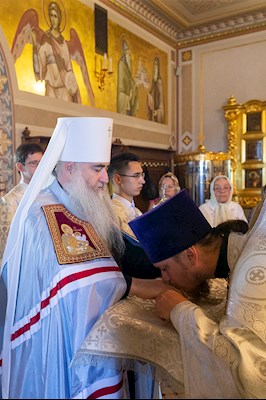 Божественная литургия в Свято-Троицком кафедральном соборе г. Саратова
