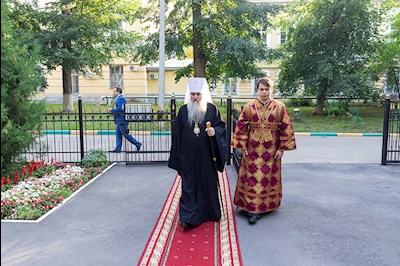 Божественная литургия в храме во имя великомученика и целителя Пантелеимона г. Саратова
