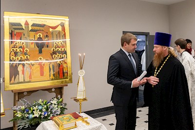 Митрополит Лонгин освятил здание Покровского епархиального управления