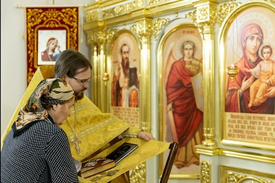 Божественная литургия в храме в честь святителя Иоанна Златоуста в п. Зональный г. Саратова