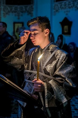 Великое повечерие с чтением канона преподобного Андрея Критского в храме Сошествия Святого Духа г. Саратова