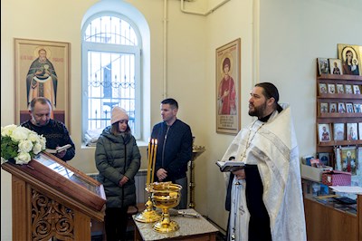 Божественная литургия в храме во имя святого праведного Лазаря Четверодневного на Новоелшанском кладбище г. Саратова
