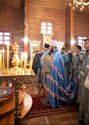 Митрополит Игнатий совершил Божественную литургию в храме в честь Сретения Господня г. Саратова