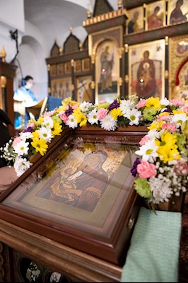 Митрополит Игнатий совершил Божественную литургию на Архиерейском подворье – в храме в честь иконы Божией Матери «Утоли моя печали» г. Саратова