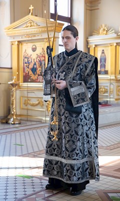 Митрополит Игнатий совершил вечернюю Литургию Преждеосвященных Даров в храме во имя святого апостола и евангелиста Иоанна Богослова при Саратовской православной духовной семинарии