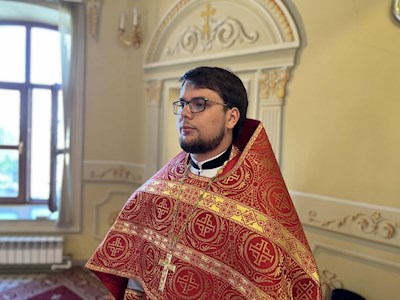 Выпускники СПДС в священном сане совершили богослужение