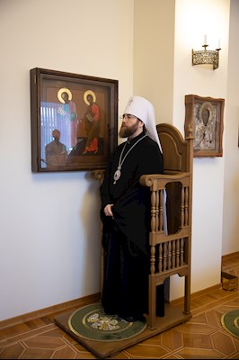 Совершена панихида по саратовским святителям