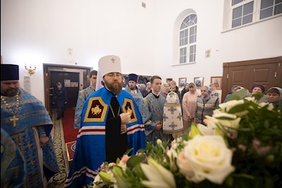 Митрополит Игнатий совершил Божественную литургию во Введенском храме Саратова
