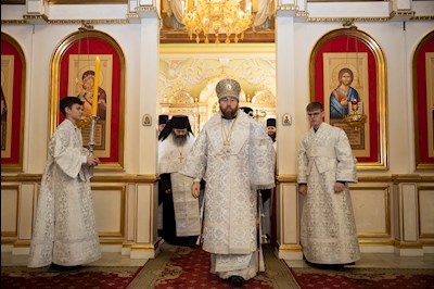 В Покровском соборе прошла торжественная встреча саратовских святителей