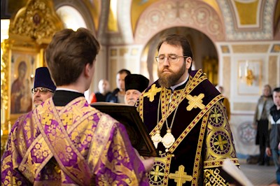 Митрополит Игнатий совершил вечернюю Литургию Преждеосвященных Даров в Свято-Троицком кафедральном соборе г. Саратова