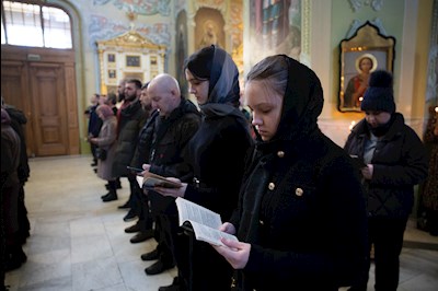 Митрополит Игнатий совершил великое повечерие с чтением Великого покаянного канона преподобного Андрея Критского в Покровском соборе г. Саратова