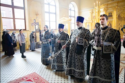 Митрополит Игнатий совершил Литургию Преждеосвященных Даров в храме святого апостола и евангелиста Иоанна Богослова при СПДС