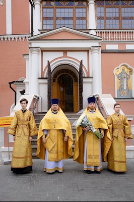 Митрополит Игнатий совершил Божественную литургию в Свято-Троицком кафедральном соборе Саратова