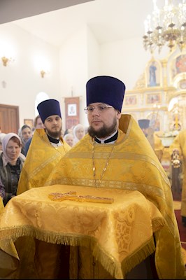 Митрополит Игнатий совершил Божественную литургию в Трехсвятительском храме г. Саратова