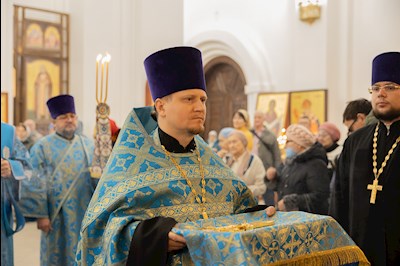 Митрополит Игнатий совершил всенощное бдение в храме святителя Тихона, епископа Воронежского, Задонского чудотворца, г. Саратова