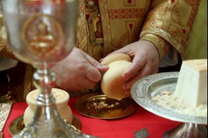 Божественная литургия в храме во имя Всех святых, в земле Российской просиявших, г.Саратова