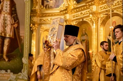Митрополит Игнатий совершил Божественную литургию и молебен на новый год в Покровском соборе г. Саратова