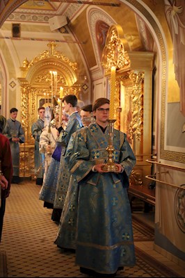 Вечернее богослужение с чтением акафиста Пресвятой Богородице в Свято-Троицком кафедральном соборе г. Саратова