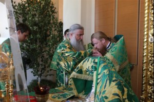 Божественная литургия и Великая вечерня в Свято-Троицком соборе Вольска