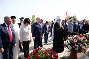 Митрополит Лонгин принял участие в торжественных мероприятиях в парке Победы на Соколовой горе