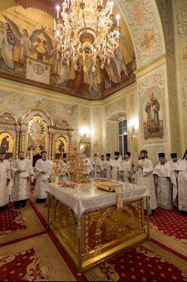 Митрополит Игнатий совершил ночную Божественную литургию в Покровском соборе г. Саратова