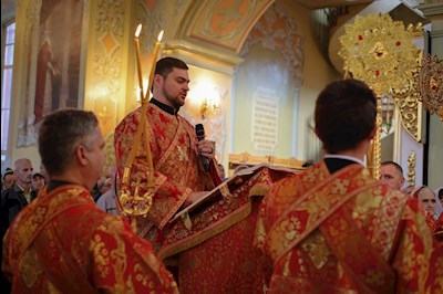 Епископ Тарасий совершил Божественную литургию в Покровском соборе г. Саратова, у ковчега с мощами святого великомученика Георгия Победоносца