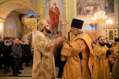 Митрополит Игнатий совершил Божественную литургию и молебен на новый год в Покровском соборе г. Саратова