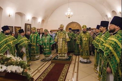 Архиереи Саратовской митрополии совершили Божественную литургию в соборном храме святого благоверного князя Александра Невского г. Ртищево