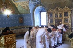 Крещальная литургия в Свято-Троицком соборе Саратова