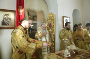 Божественная литургия в храме святителей Василия Великого, Григория Богослова, Иоанна Златоуста г.Саратова