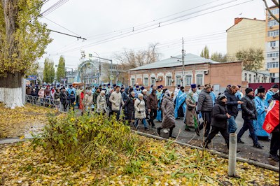 В Саратове прошел традиционный крестный ход с Казанской иконой Божией Матери