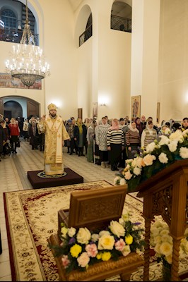 Митрополит Игнатий совершил Божественную литургию в соборном храме святителя Спиридона Тримифунтского г. Саратова