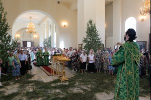 Божественная литургия и Великая вечерня в Свято-Троицком соборе Вольска