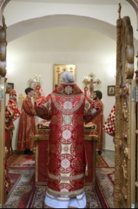 Божественная литургия и панихида в храме во имя святителя и чудотворца Николая на Елшанском кладбище г.Саратова