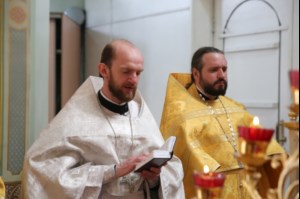 Божественная литургия в храме во имя Всех Святых, в земле Российской просиявших, г.Саратова