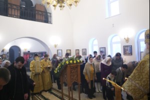 Божественная литургия в храме святителя Иоанна Златоуста в п. Зональный г.Саратова