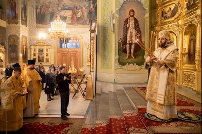 Митрополит Игнатий совершил Божественную литургию и молебен на новый год в Покровском соборе г. Саратова