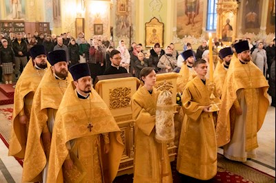 Митрополит Игнатий совершил Божественную литургию и молебен на новый год в Покровском соборе г. Саратова