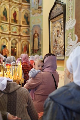 Епископ Тарасий совершил Божественную литургию в Покровском соборе г. Саратова, у ковчега с мощами святого великомученика Георгия Победоносца